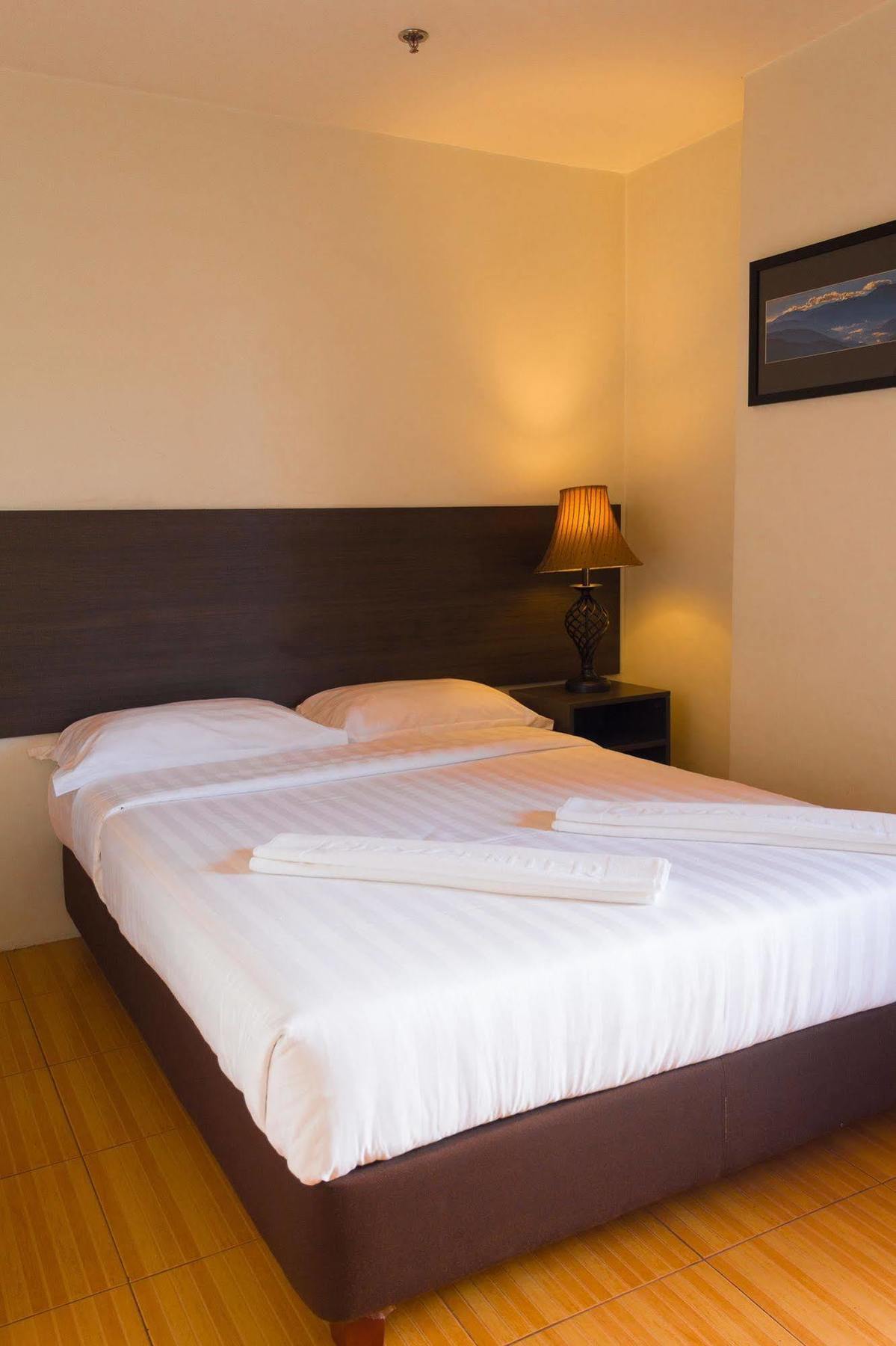 City Center Hotel Baguio City Екстер'єр фото